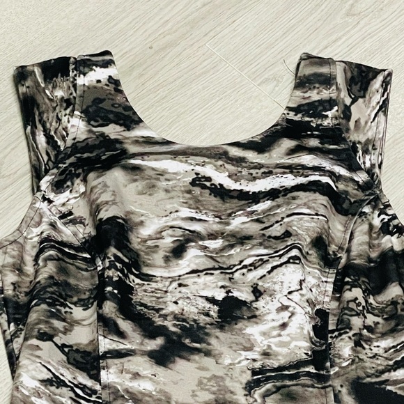 Jennifer Lopez Black and Gray Patterned Dress w/zippered back - Picture 4 of 11